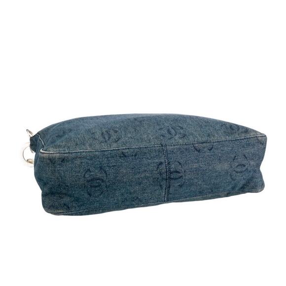 Chanel Vinatge Denim CC Hobo - Picture 3 of 10